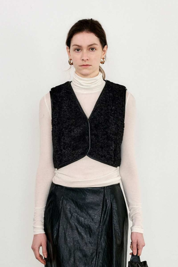 J KOO - BLACK FAUX-FUR CROP VEST